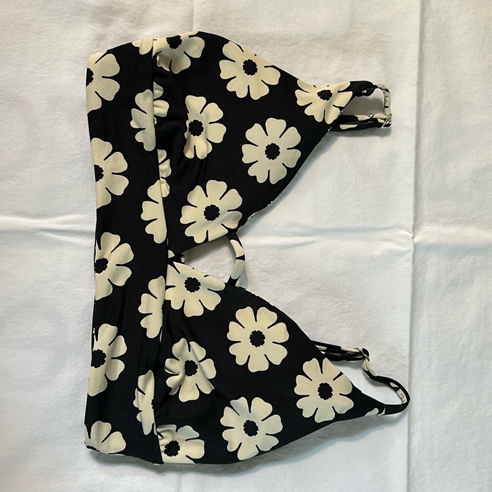 Selling swim suit top, billabong size small, barely had ever been worn.